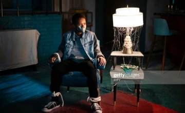 Стоп-кадр из 7 серии 1 сезона сериала Чаки